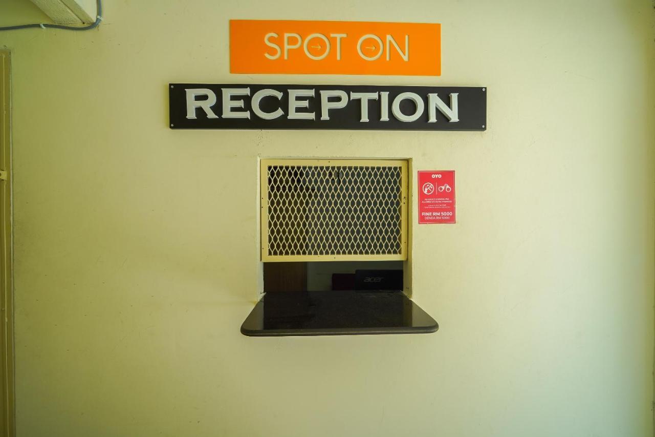 Spot On 89645 Ong'S Court Hotel George Town Exterior photo